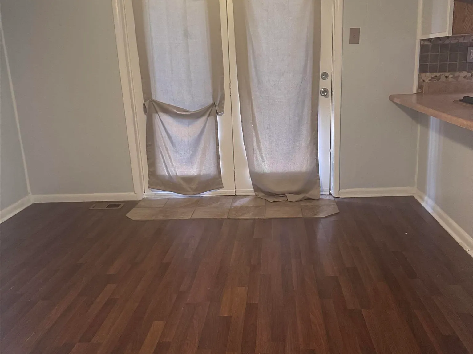 3 bed, 2.0 bath, 1450 sqft, $1,395 — Photo 2