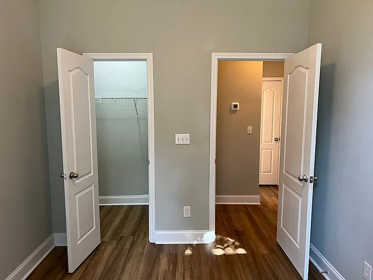 400 Manchester Ln — Photo 24