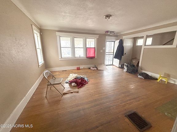 3rd image of 1384 Berdan Ave