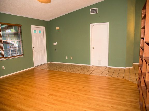4th image of 1519 SE North Blackwell Dr