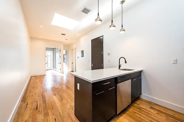 Rented by Nooklyn NYC LLC | media 41