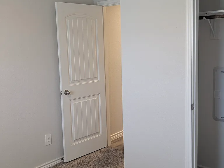 1281 Carnaby St — Photo 16