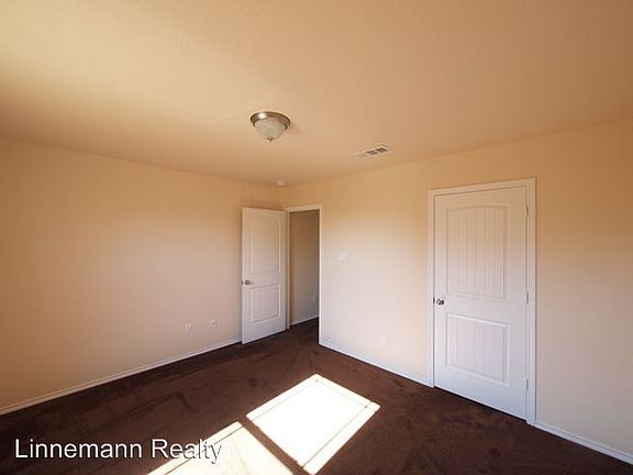3rd image of 708 Curtis Dr