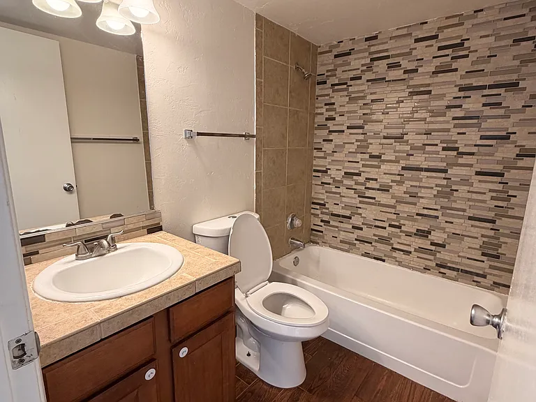 1810 E Blacklidge Dr #409 — Photo 14