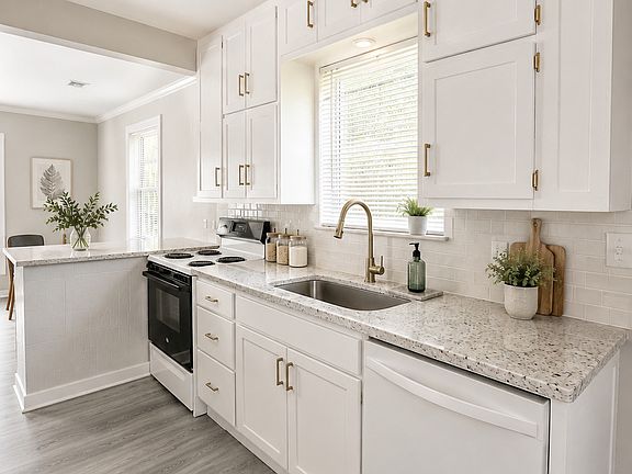 4th image of 2782 Alden St