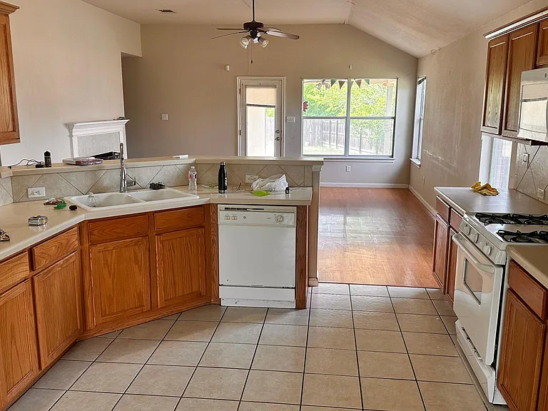 775 Goldenrod St — Photo 3