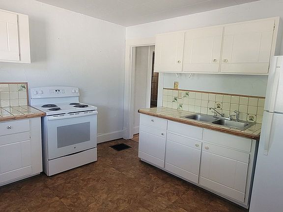 5th image of 902 Greenwood Ave #1