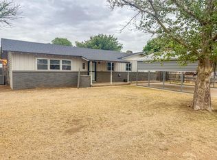 601 NE 3rd Pl, Earth, TX 79031