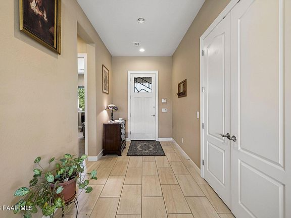 3rd image of 8190 N Sunset Rdg