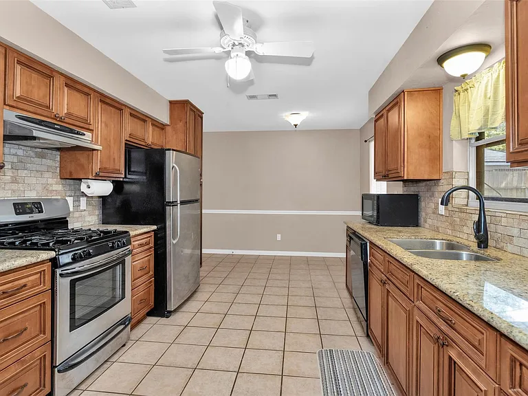 1410 Spillers Ln — Photo 13