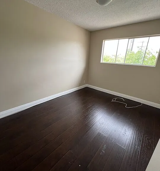 6233 Clybourn Ave — Photo 14