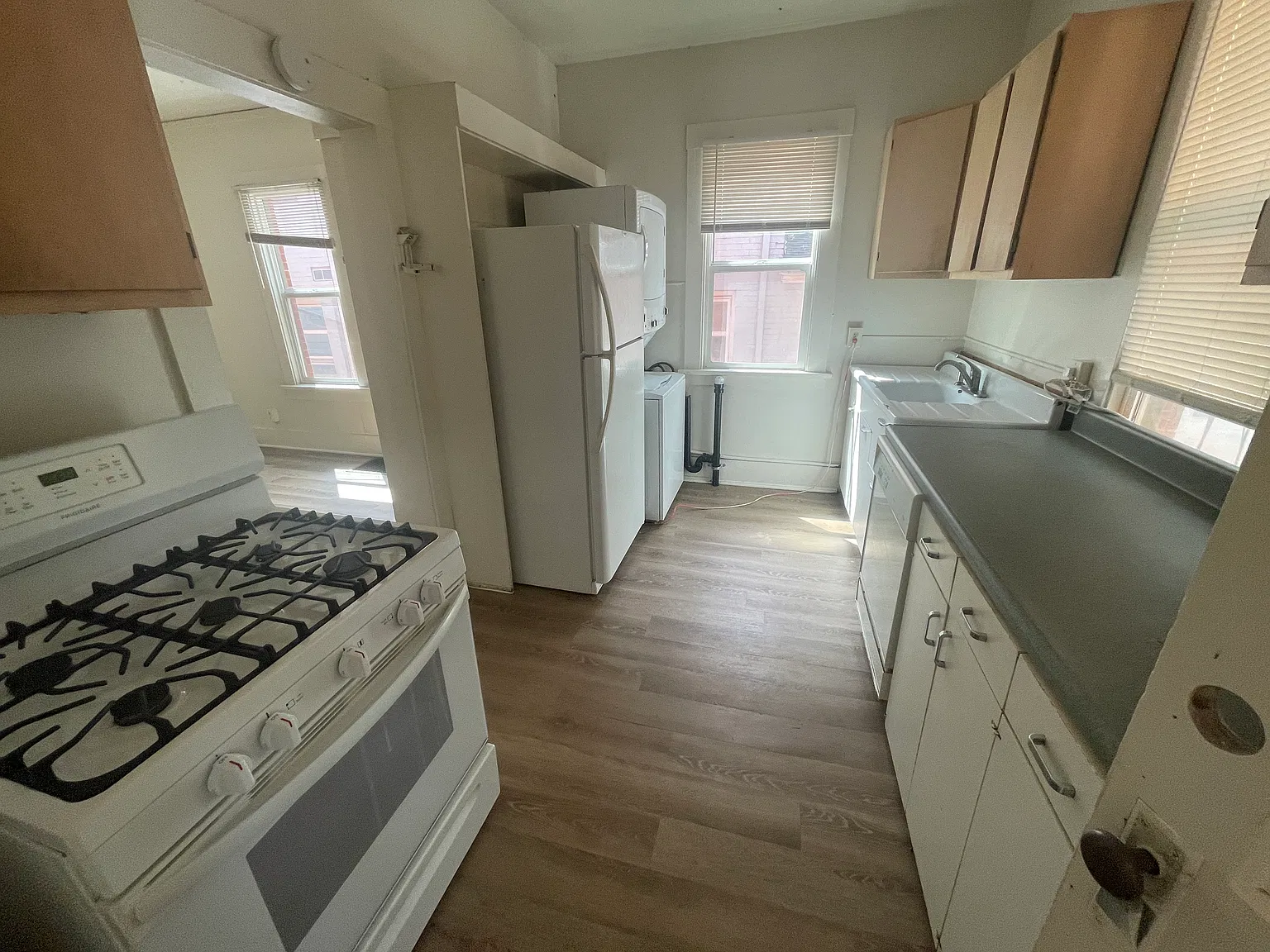 5 bed, 1900 sqft, $7,000 — Photo 2
