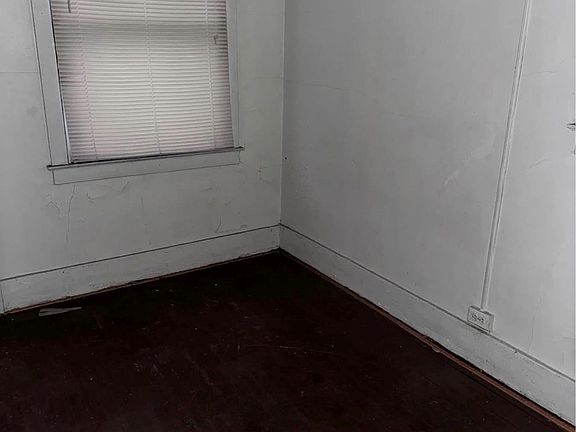 4th image of 15743 Joslyn St