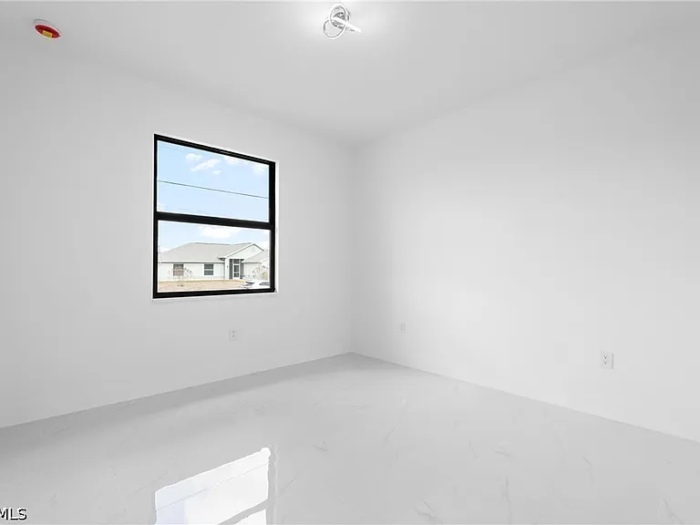 2517 24th St W — Photo 7