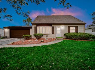 637 Old Forge Rd, Valparaiso, IN 46385