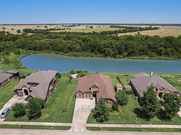 2nd image of 1812 Fair Oaks Ln