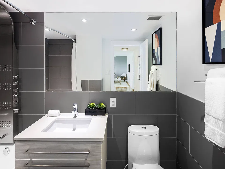 Rittenhouse Hill 1 Bedroom Bathroom