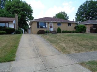 18201 Adams Dr, Strongsville, OH 44149