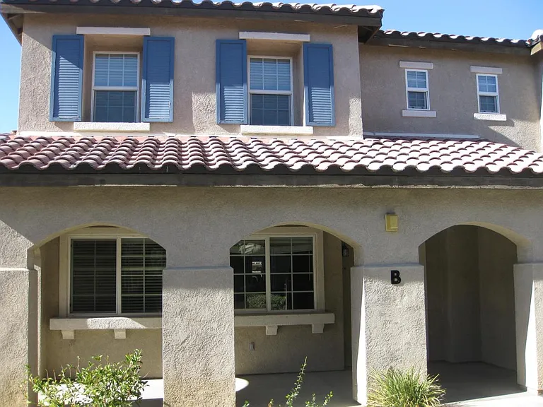 25892 Iris Ave #B — Photo 2