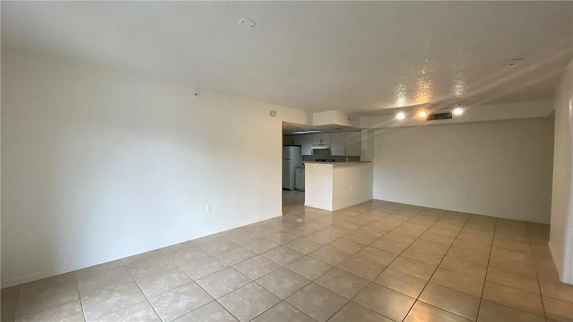 2 bed, 2.0 bath, 1246 sqft, $2,200 — Photo 3