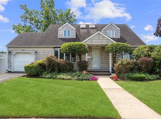 1 Ardis Ln, Plainview, NY 11803