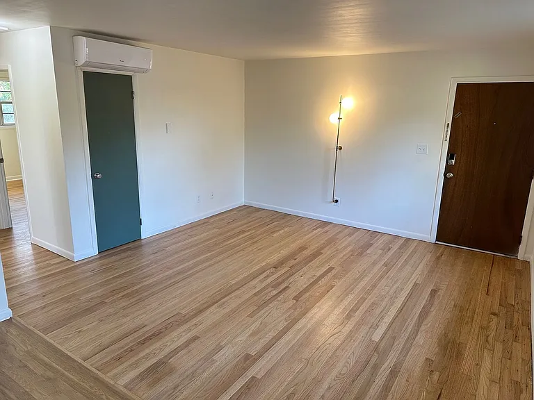 635 Oglethorpe Ave — Photo 4