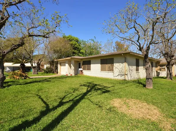 400 Chip St, La Marque, TX 77568