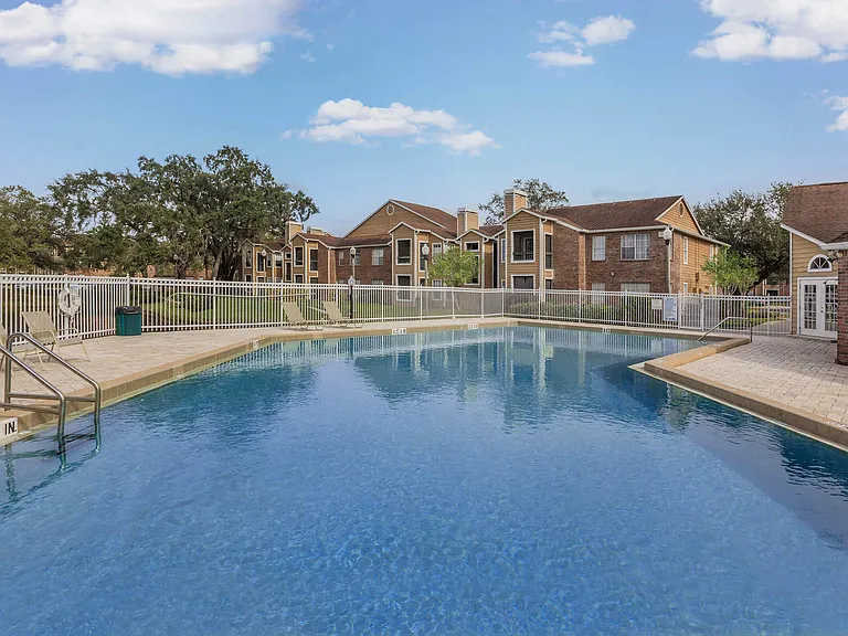 Regency Gardens Apartments — Photo 18