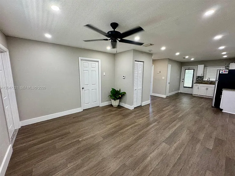 5410 NW 16th St #1 — Photo 1