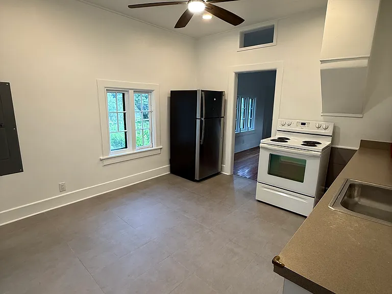 125 Mill Ave — Photo 15