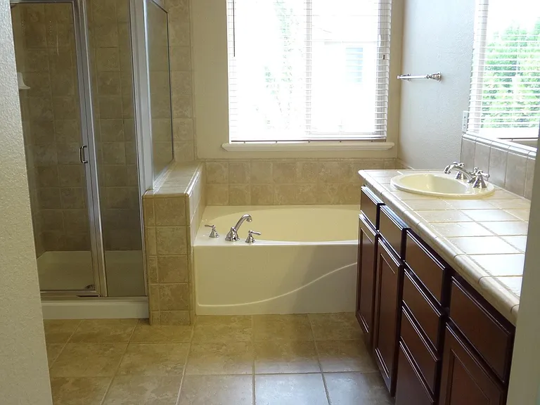 1123 Montague Ln — Photo 43