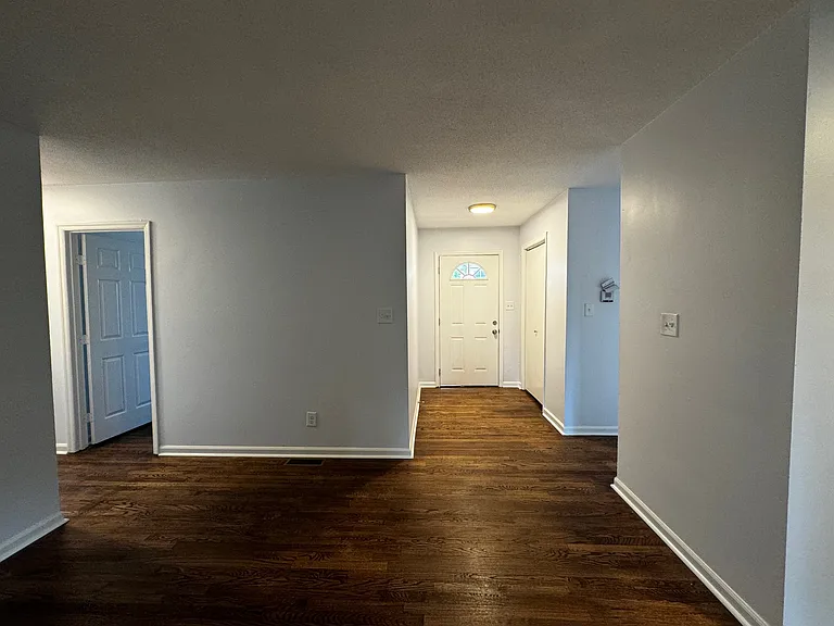 213 Rhodes Dr — Photo 4