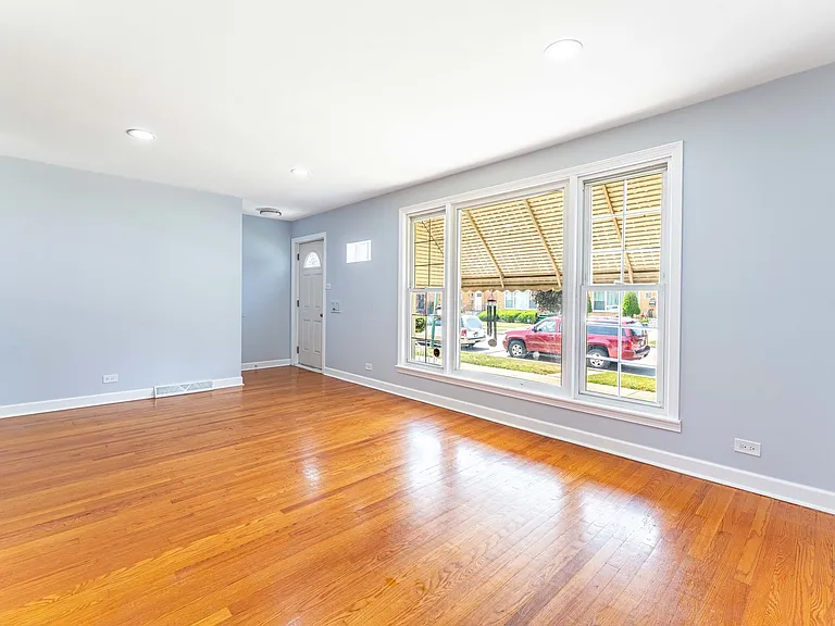 4507 S Leamington Ave — Photo 6