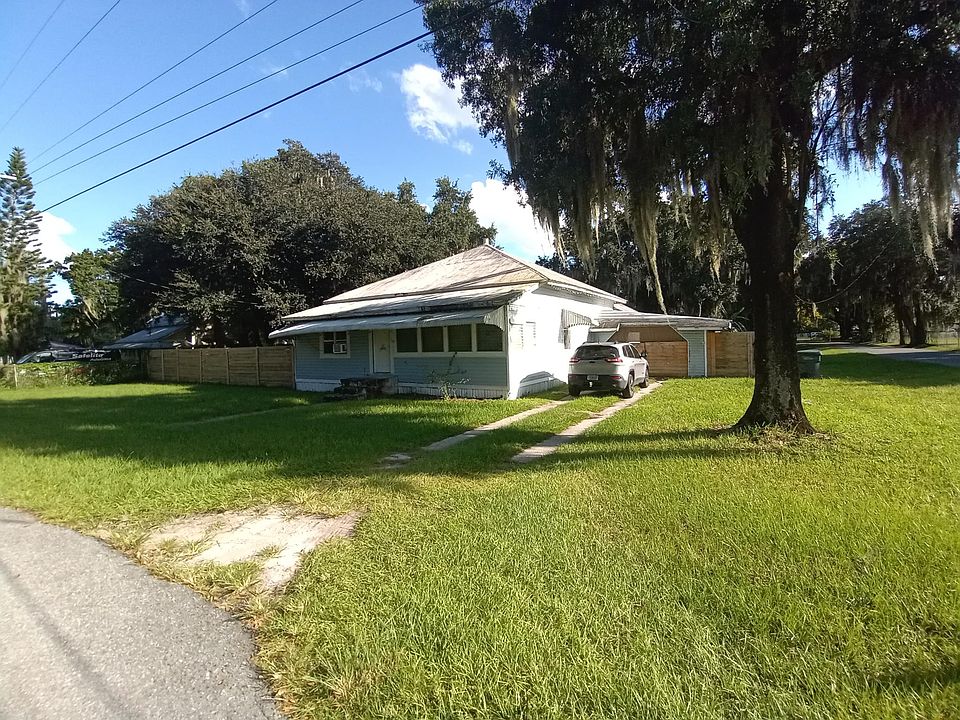 1st image of 585 Pine St E
