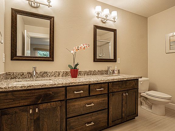 5th image of 583 Plum Ridge Ct