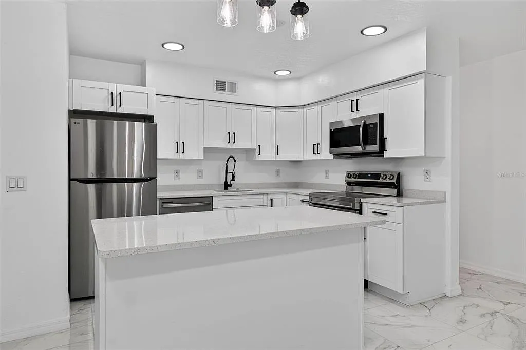 3 bed, 2.0 bath, 1268 sqft, $2,900 — Photo 3