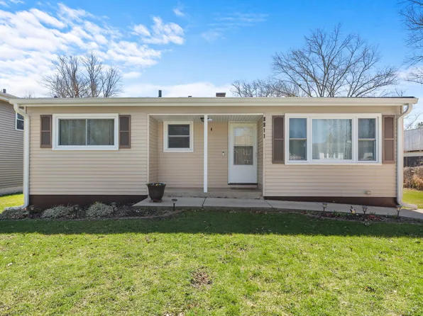 8911 Ramble Rd, Wonder Lake, IL 60097