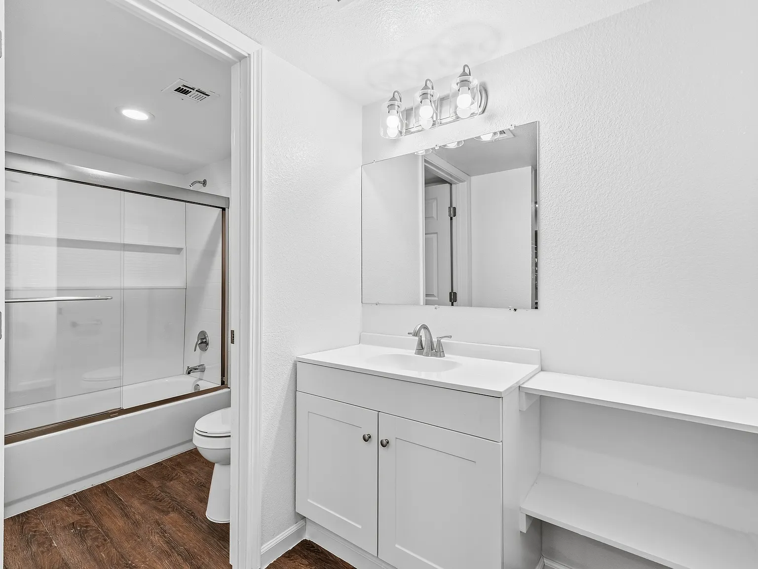 Oakbrook Apartments — Photo 4