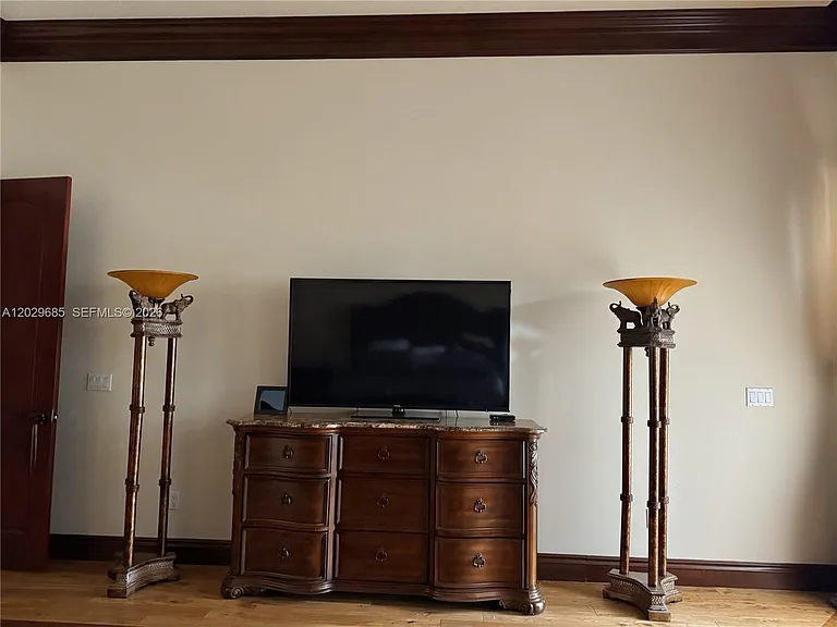 10445 Canterbury Ct — Photo 61