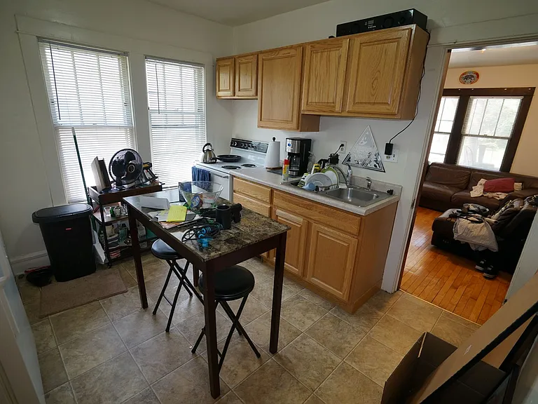 413 N Sherman Ave — Photo 2