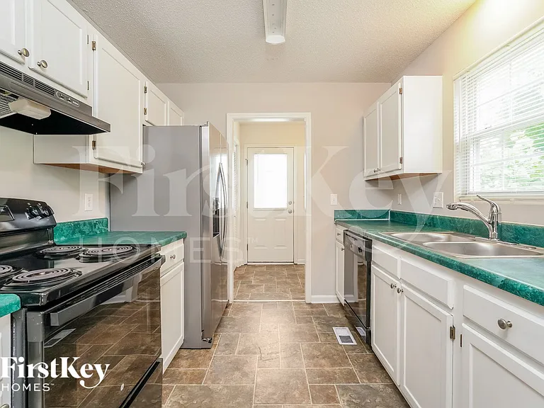 514 Three Oaks Dr — Photo 6