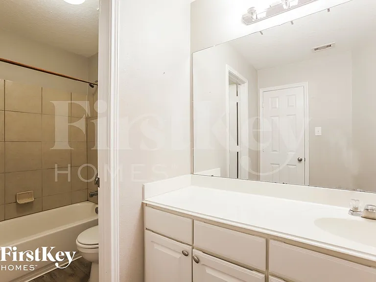 1826 Sun Point Ct — Photo 13