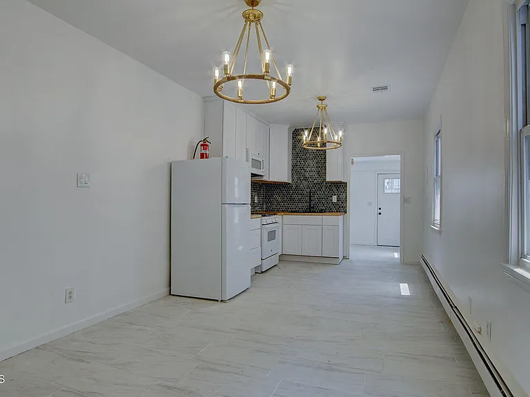 19 Bayview Ave #A — Photo 16