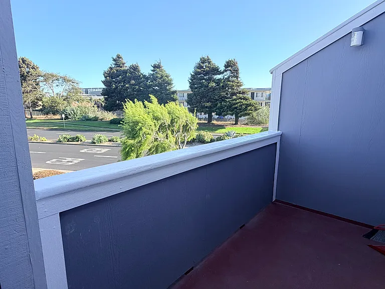 952 Mission Rd — Photo 16