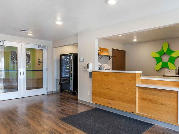 Lobby and Guest Check-in