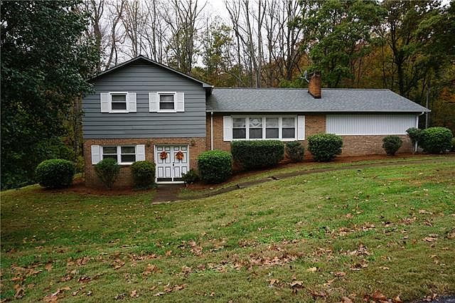 1st image of 2323 Lakeside Terrace Cres
