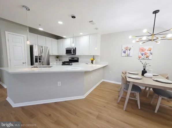 11345 Aristotle Dr Unit 6-410, Fairfax, VA 22030