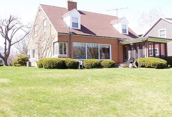 2nd image of 1330 Oakcrest Ct