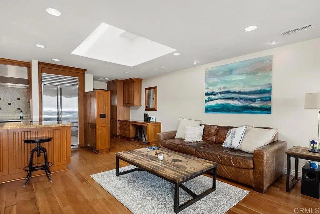 1 bed, 900 sqft, $16,000 — Photo 4
