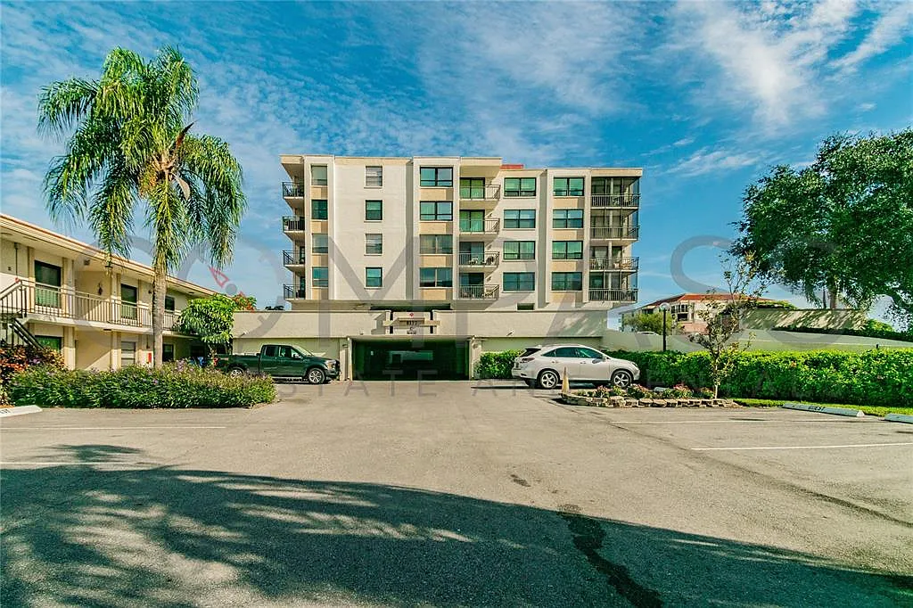 2 bed, 2.0 bath, 1055 sqft, $2,850 — Photo 1